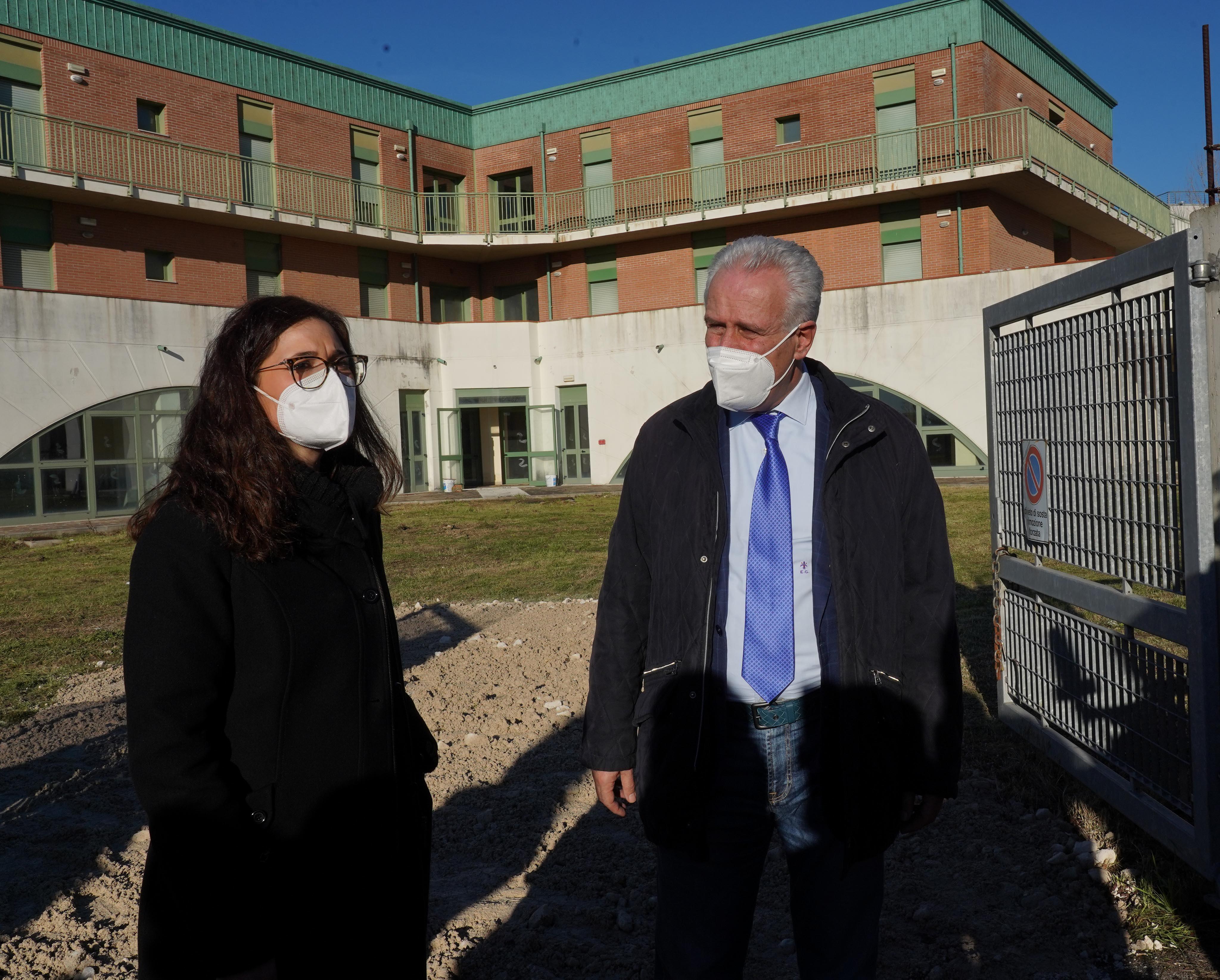 La sindaca di Ponsacco, Francesca Brogi, e il presidente della Regione, Eugenio Giani (Foto Franco Silvi)