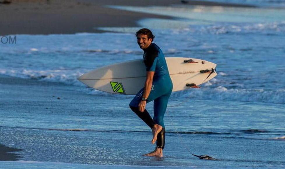 Marina di Carrara, rischia di annegare, portato in salvo dal surfista Evangelisti 