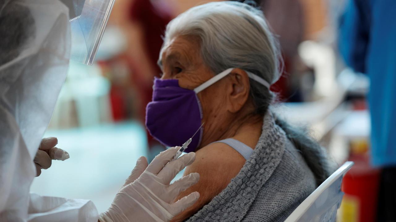 Vaccini, la Regione: entro il 25 aprile prima dose a tutti gli over 80