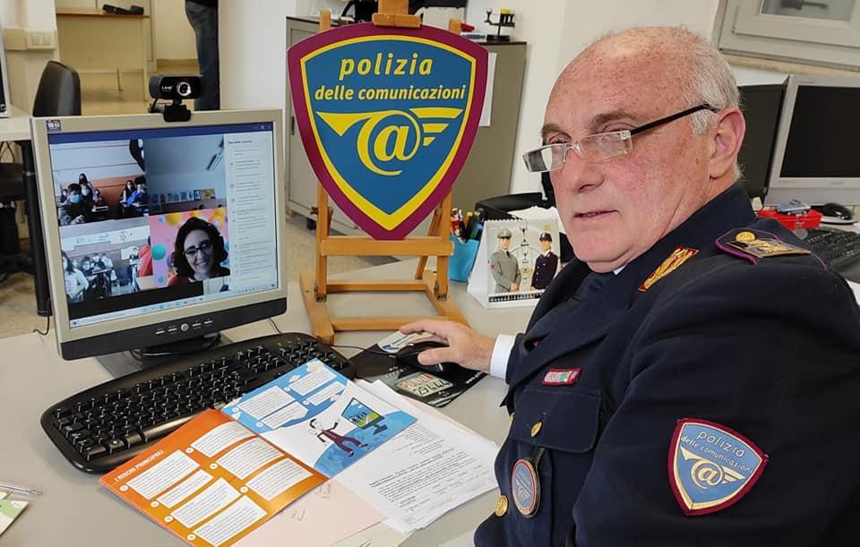 L'ispettore superiore della postale Montuori nell'incontro virtuale con i ragazzi delle scuole