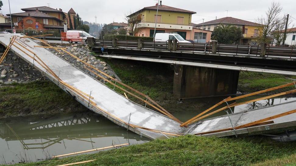 La passerella crollata a Ponticelli (foto franco silvi)