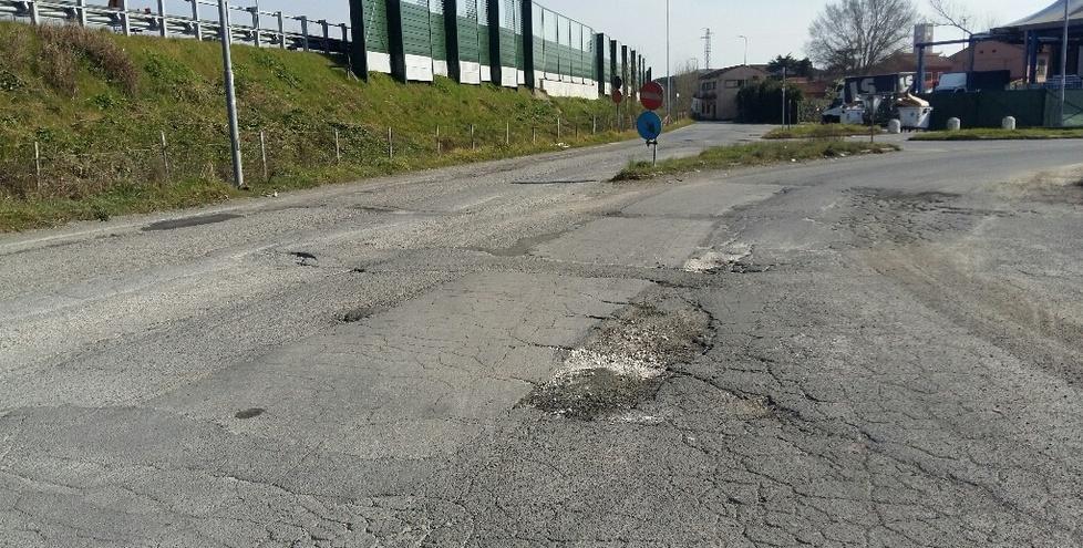 Slitta l’assegnazione dei lavori per l’asfalto in via dei Barcaioli 