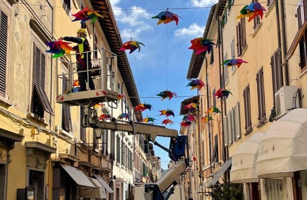 Arrivano le “girandole” nelle vie del centro 