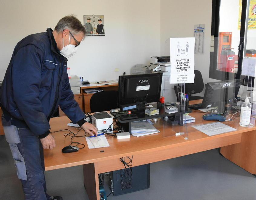 Ladri anche al centro revisioni Portati via un pc e duecento euro 