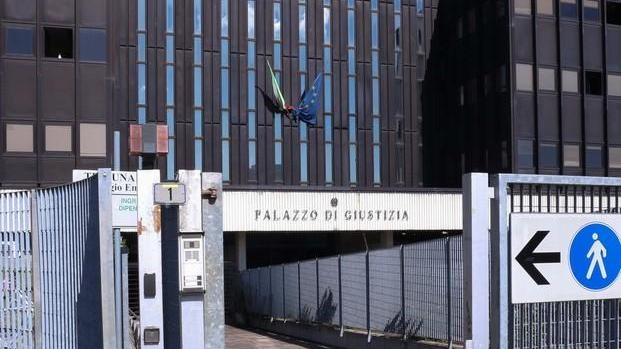 Rivive in aula gli abusi subìti dal marito