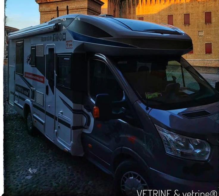 Un camper contro le restrizioni «Così mi reinvento vetrinista» 