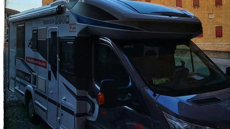 Un camper contro le restrizioni «Così mi reinvento vetrinista»