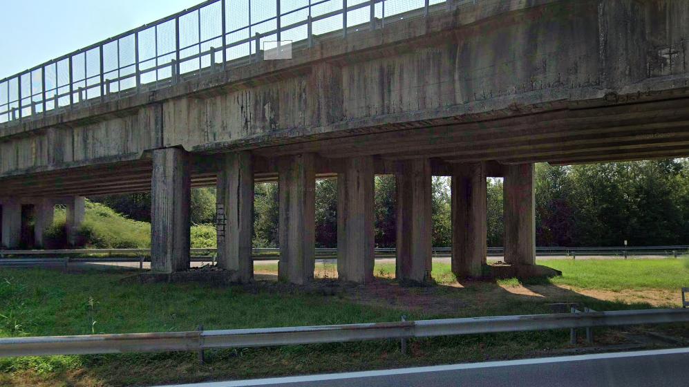 I piloni centrali del cavalcavia di Gualdo