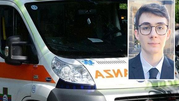 Carrara, l'addio a Leo di amici ed ex compagni di scuola: «Eri un gentleman, quante volte mi hai suggerito»