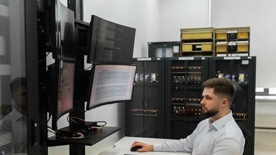 Personale dell’azienda specializzata nella sicurezza ferroviaria