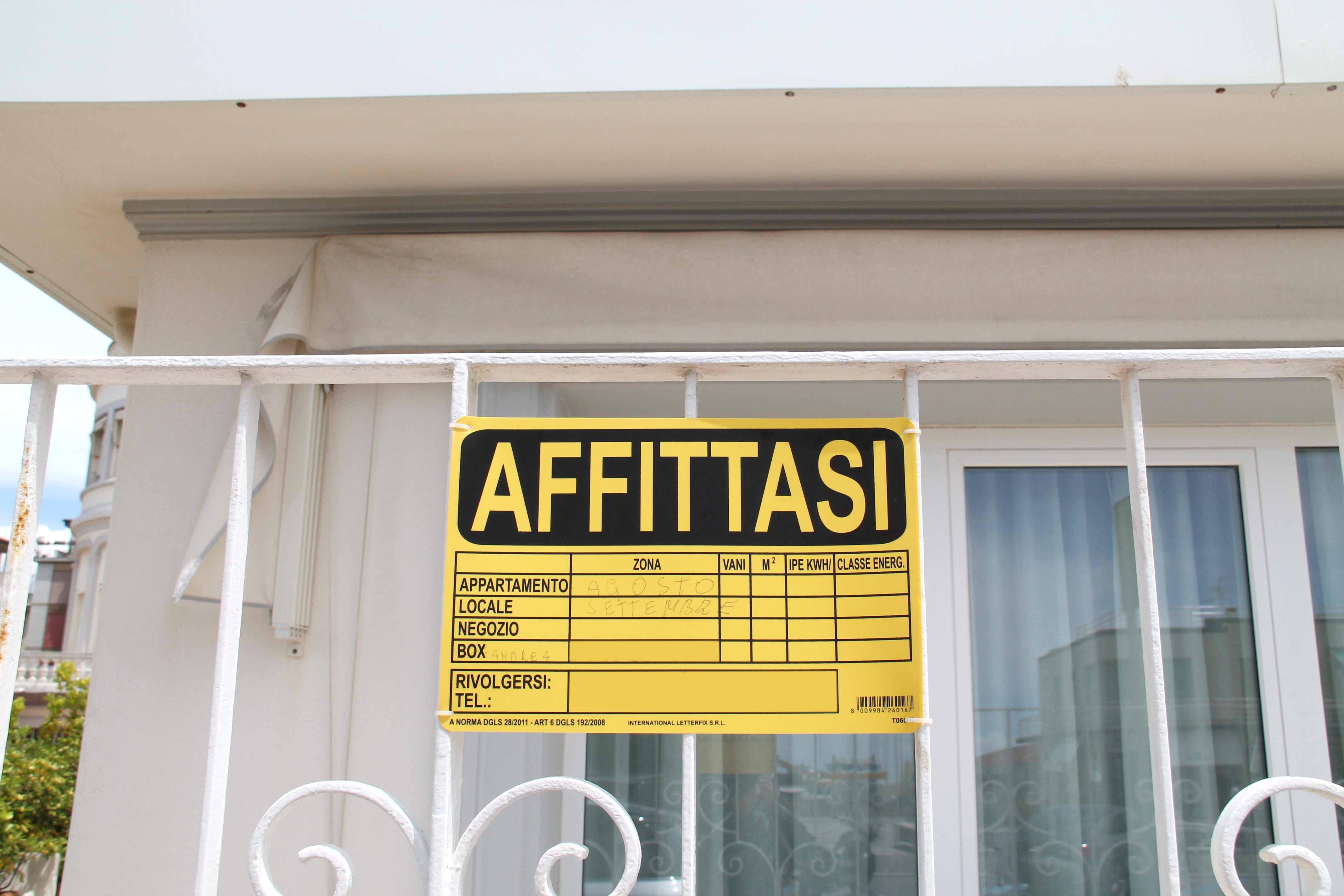 Case, prezzi giù e affari su