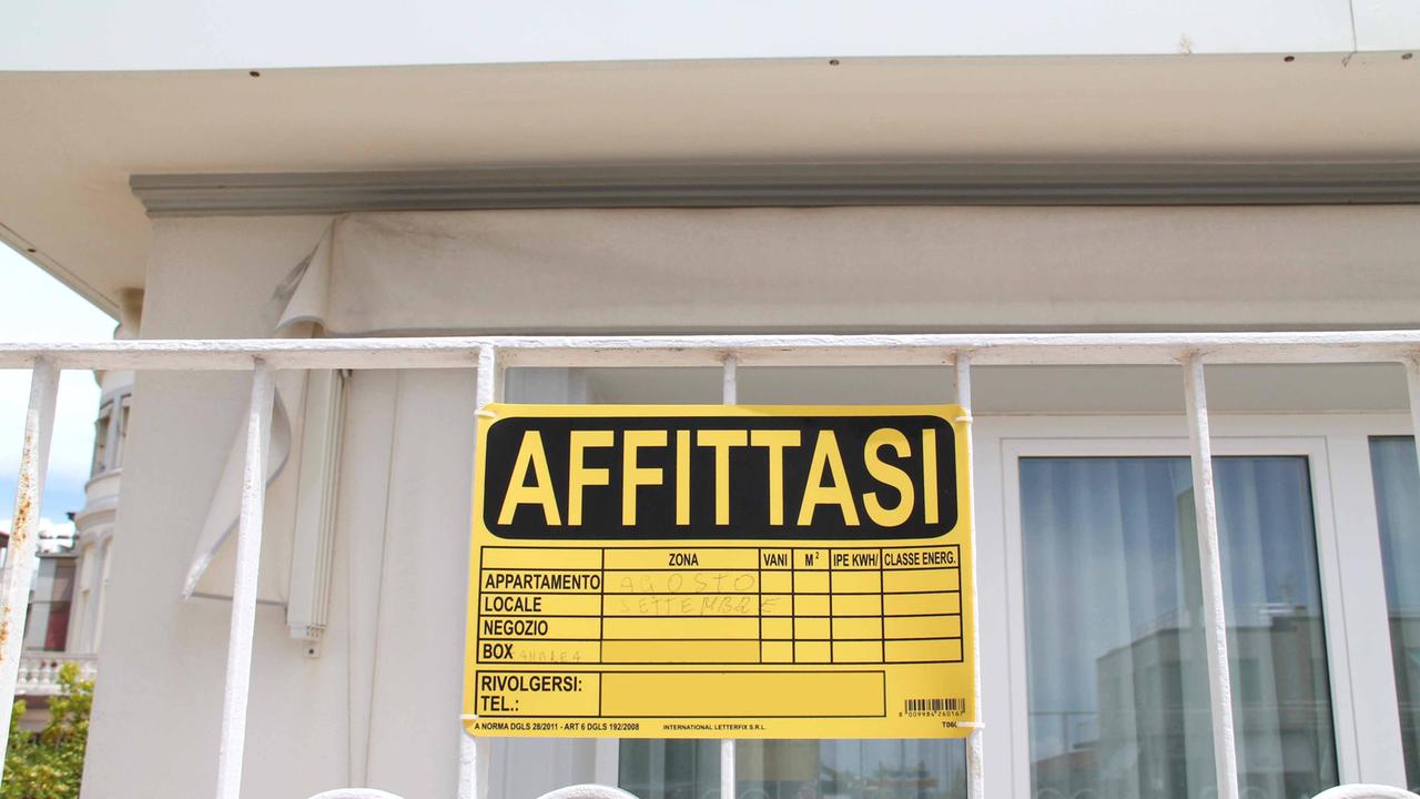 Case, prezzi giù e affari su