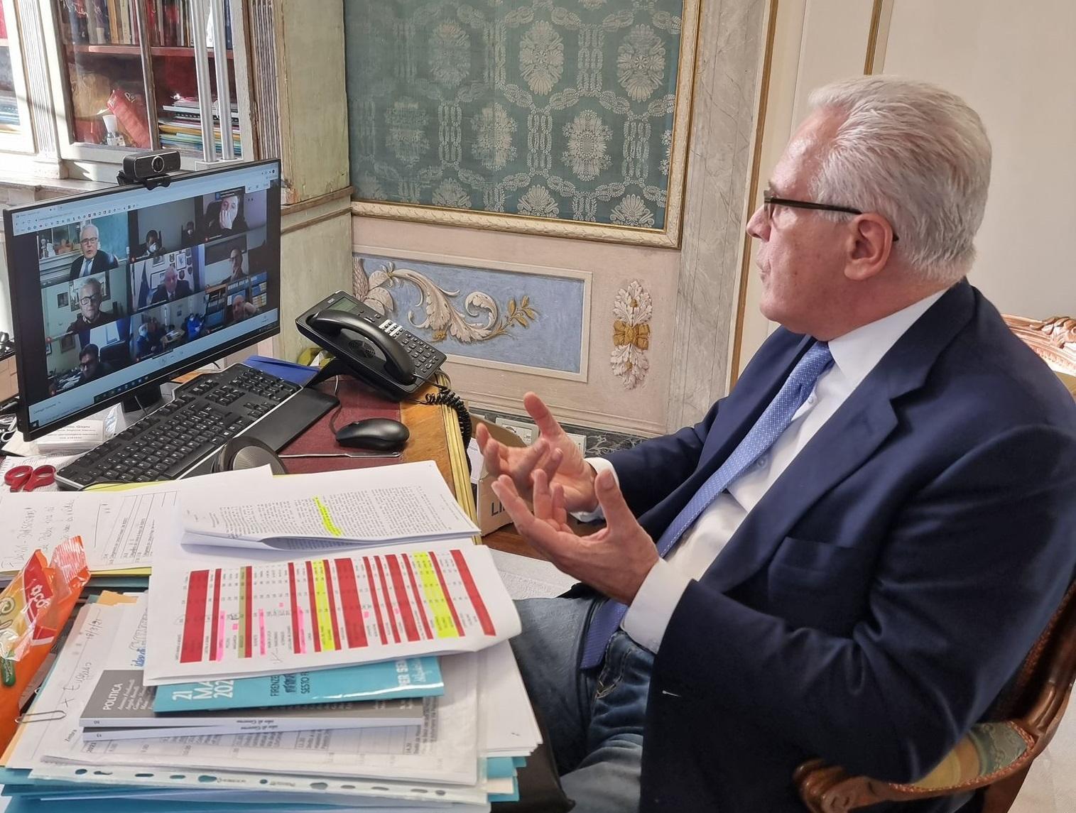 Il presidente Eugenio Giani durante la video-riunione con i sindaci
