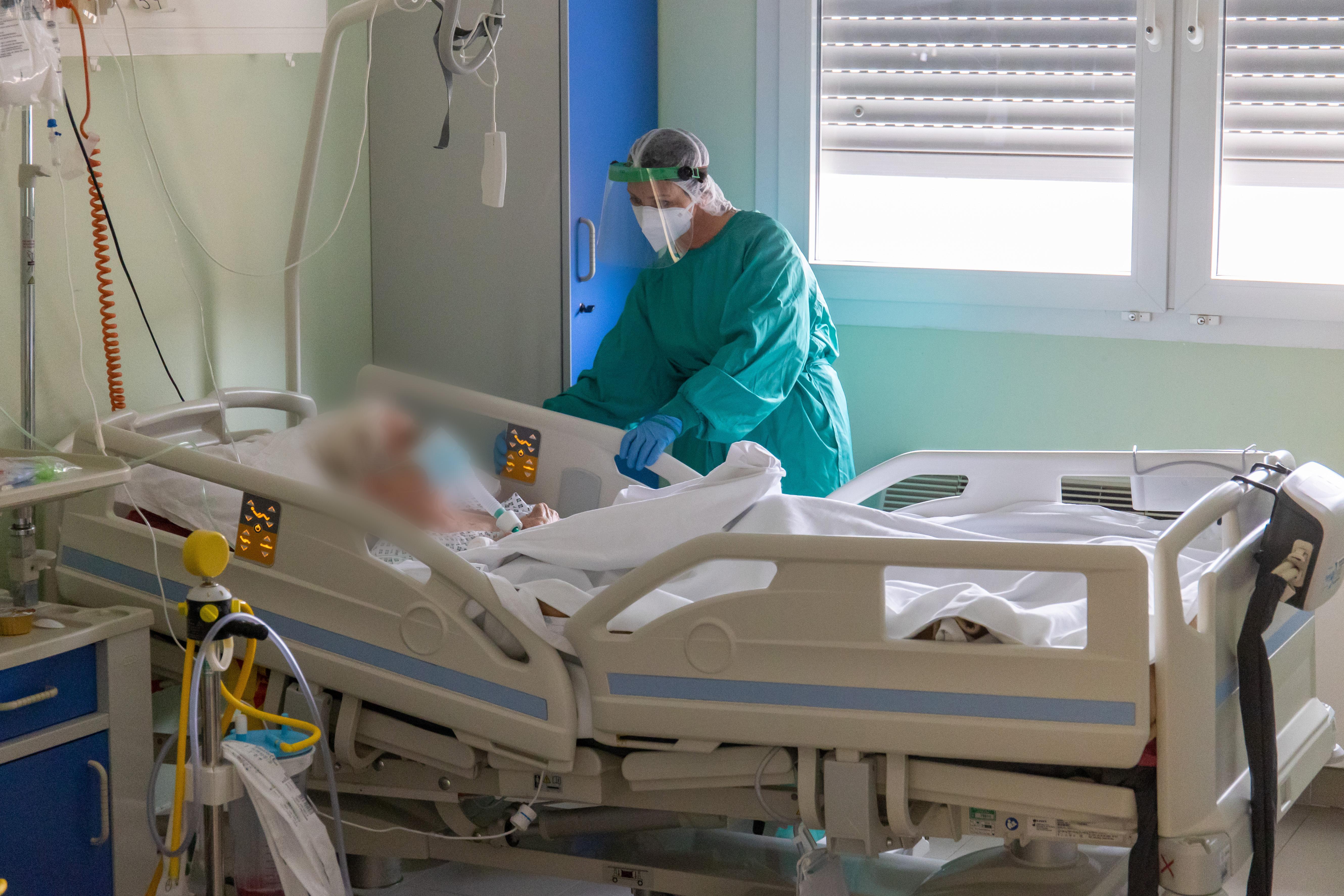 Nel Ferrarese tre morti, tamponi positivi oltre il 20% e in 754 chiusi in casa per il covid