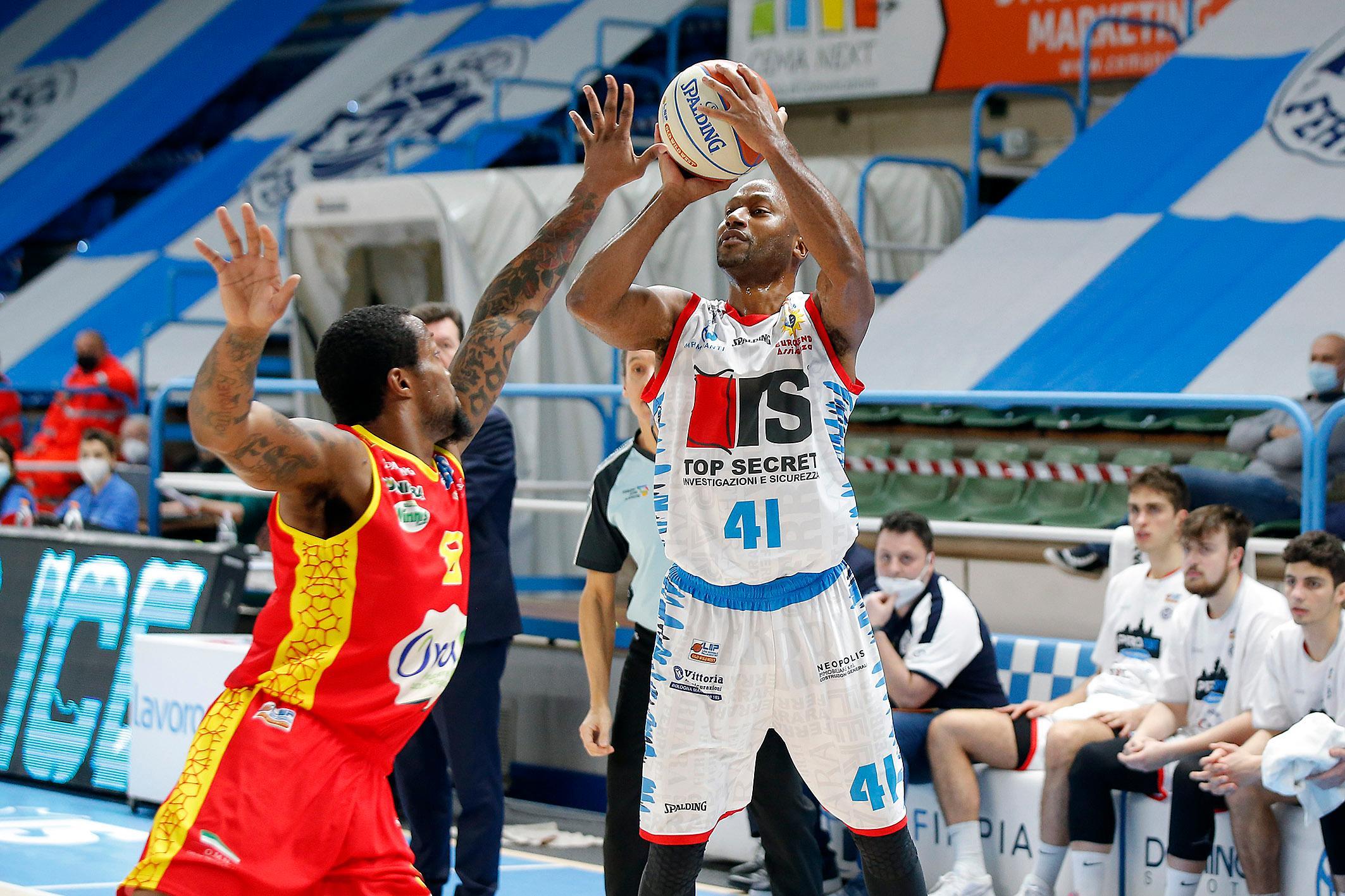 Annullato il ko a tavolino: Ravenna-Ferrara di basket dovrà essere giocata 