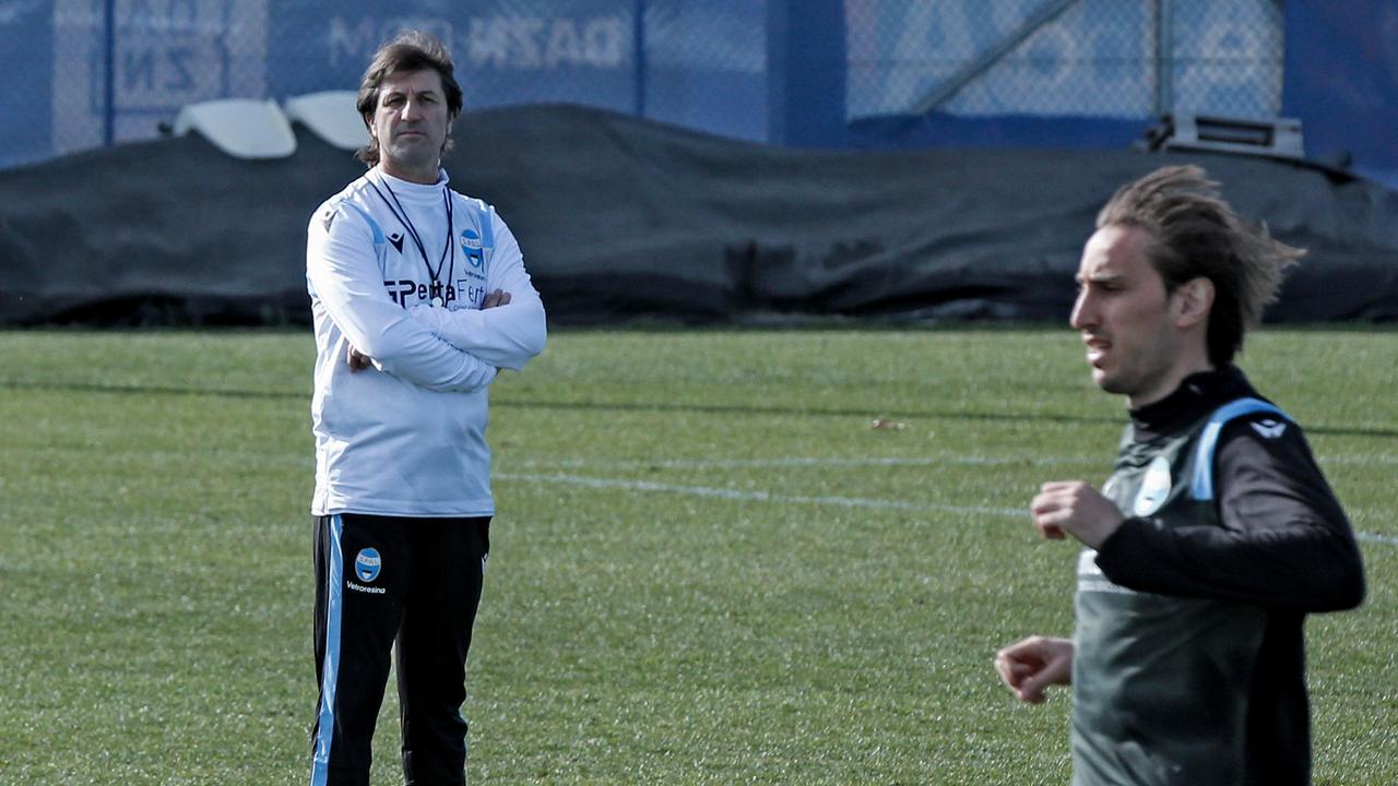 Mister Rastelli mentre dirige un allenamento alla Spal