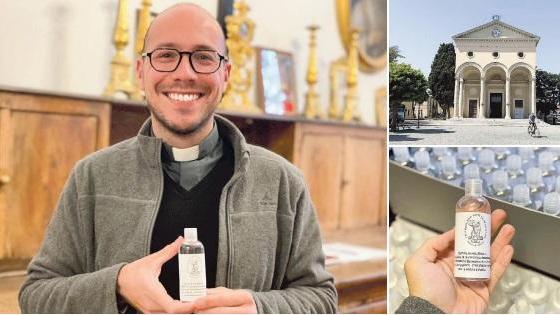 Coronavirus, a Vada la benedizione di Pasqua si fa con l’acqua santa in flaconi: «Ecco come faremo»