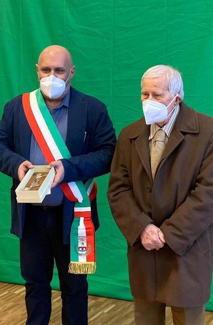 Premio Cecina a Neri Scrisse a De Filippo e gli intitolò il teatro