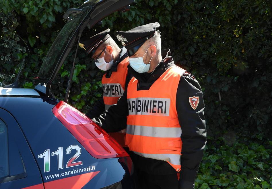 Fratellini abbandonati in auto i genitori sporgono denuncia