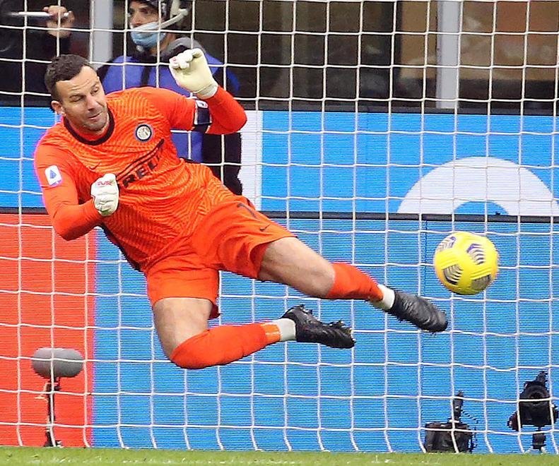 Il Covid ferma l’Inter Domani non si gioca la sfida col Sassuolo 