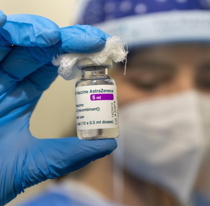 A Ferrara i medici rassicurano: «AstraZeneca  efficace e sicuro».    