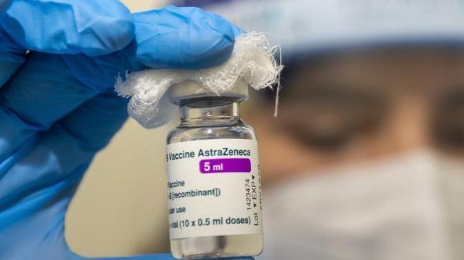 A Ferrara i medici rassicurano: «AstraZeneca efficace e sicuro».