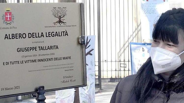 Il cartello illustrativo e Rosy Tallarita (foto Muzzi)