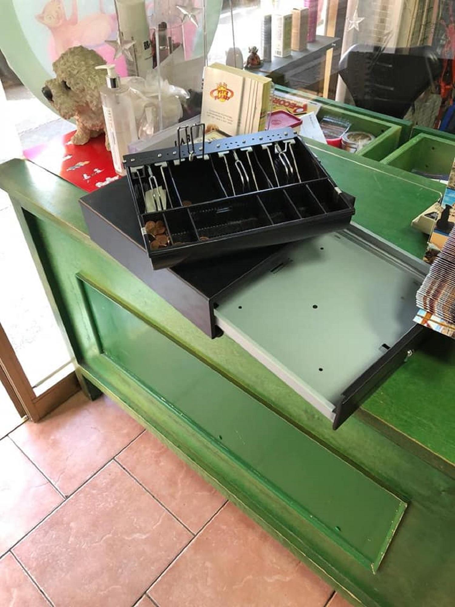 La cassa distrutta