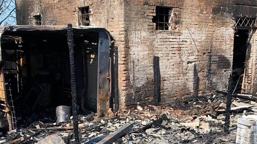 Ravarino. Capanno a fuoco: muoiono soffocati sette cani. Ipotesi di dolo