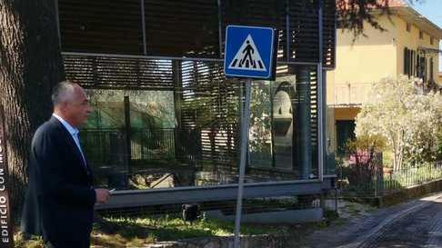 Nuovo asfalto davanti al museo di Massaciuccoli