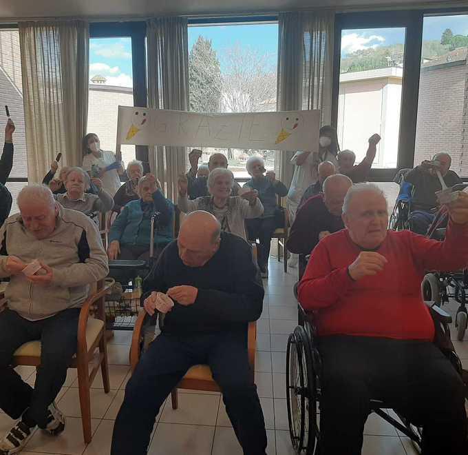 Dolce dono della Sammontana ai nonni 