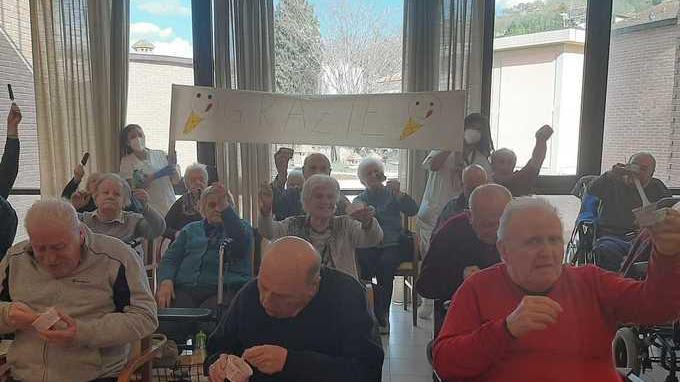 Dolce dono della Sammontana ai nonni