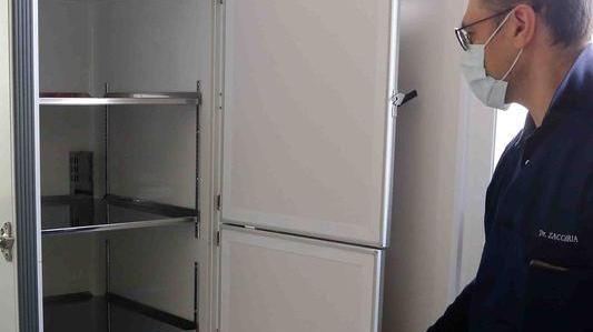 Il petrolchimico acquista il congelatore per le fiale e si candida come “polo”