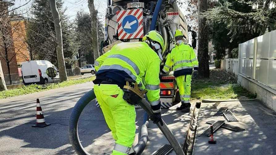 Oltre 1 milione di euro per pulire le caditoie e le griglie stradali