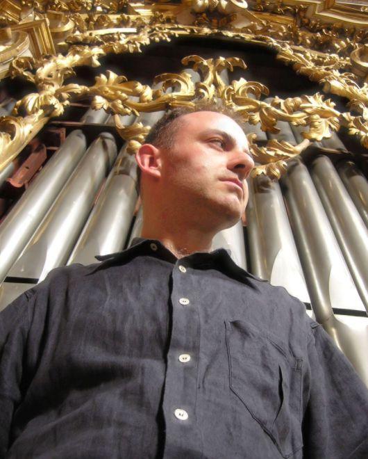 Renato Negri ritorna per festeggiare Bach suonando l’organo della chiesa di Ospizio 
