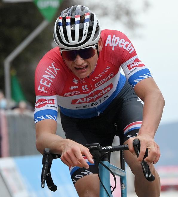 Scatta la Milano-Sanremo, la classica per grandi firme 