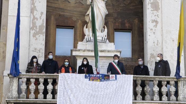 Modena, l'iniziativa. / Muzzarelli, Bottura, i medici e quelle 1031 vittime di mafia
