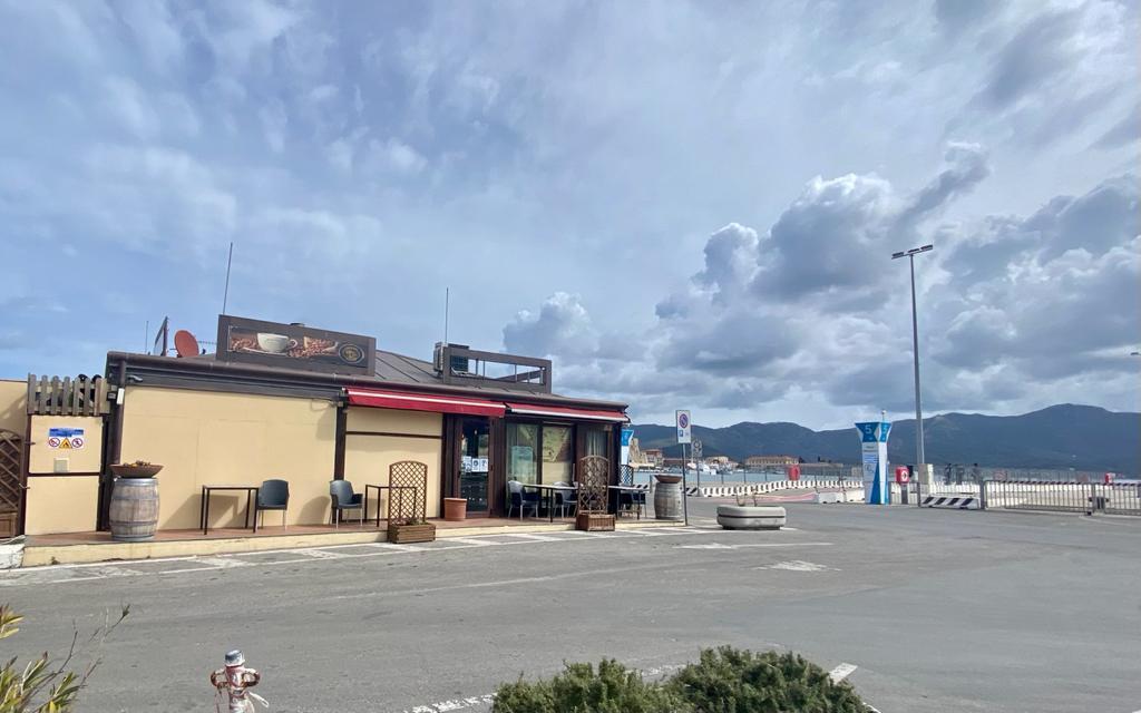 l Caffè del Porto, il locale ha sfruttato nei giorni scorsi le deroghe per le aree portuali previste dal Dpcm