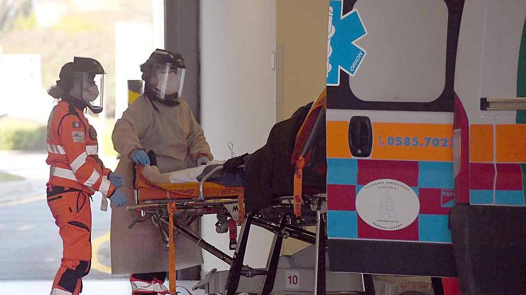 Virus, giornata nerissima a Massa-Carrara: sei deceduti, quattro uomini e due donne