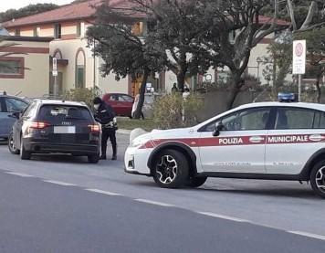 Murzi sigilla i confini di Forte dei Marmi: «Controlleremo chiunque entri» 
