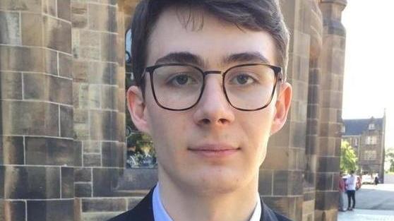 Morto nel sonno a 24 anni «Grazie per la vicinanza»