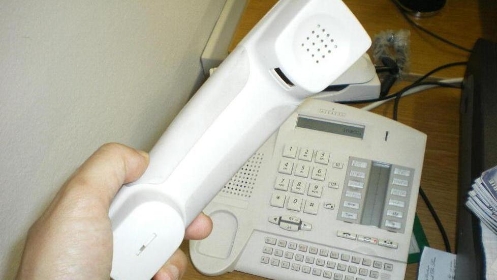 Decine di famiglie da due mesi senza telefono fisso e internet