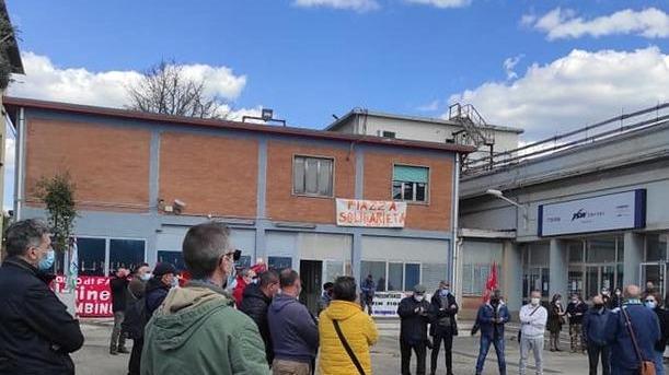 Il presidio alle acciaierie Jsw avanti fino alla convocazione
