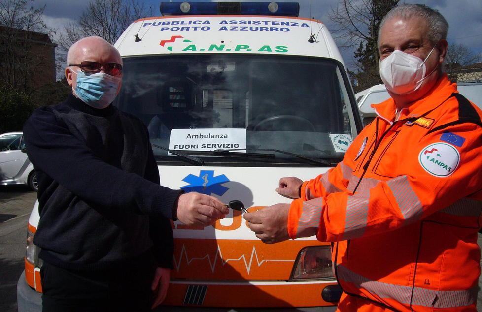 Un’ambulanza elbana sarà usata in Camerun per le visite oculistiche 