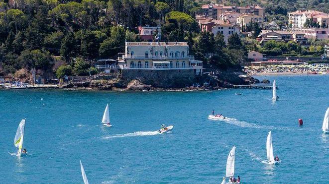 «La vela è uno sport da ricchi», è bufera