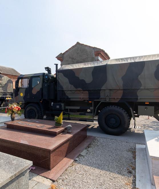 Cerimonia in Certosa per le bare di Bergamo