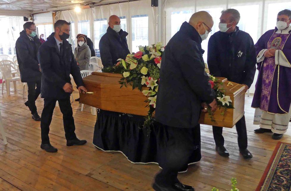 Commovente addio a Monica