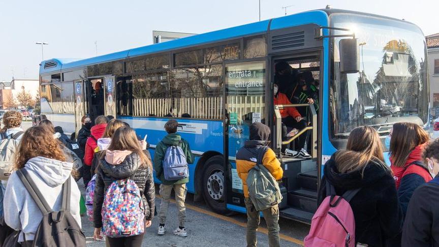 Il bus è soppresso Così il viaggio diventa un’odissea