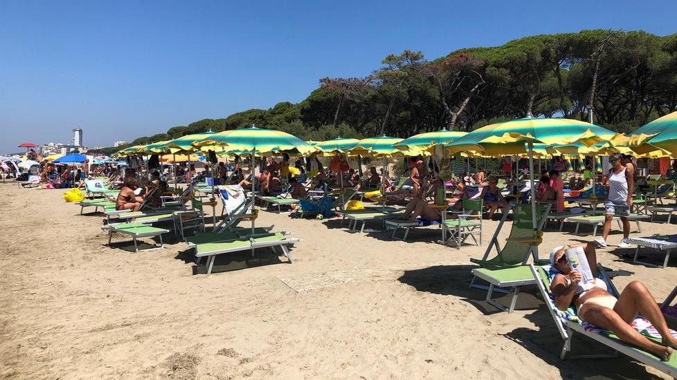 I vacanzieri già sognano il mare del Golfo, l’incertezza non frena le prenotazioni