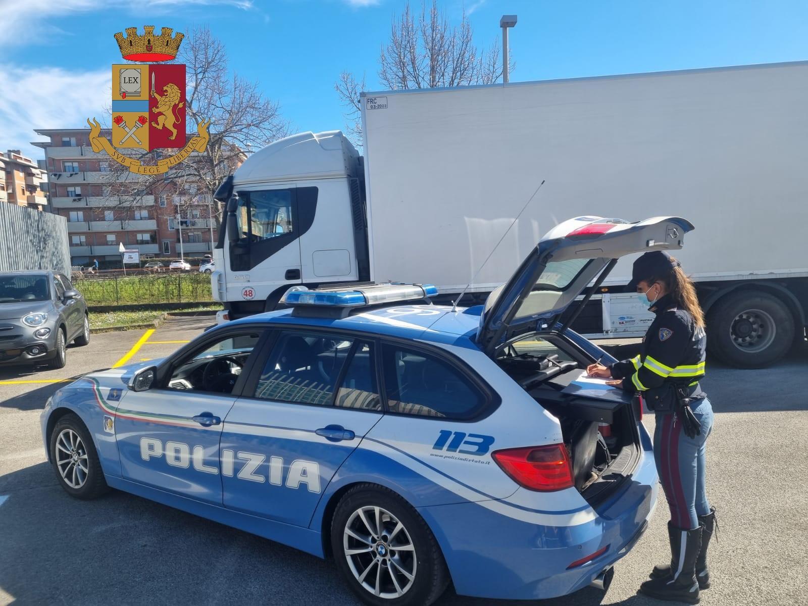 Il controllo della polizia stradale di Lucca